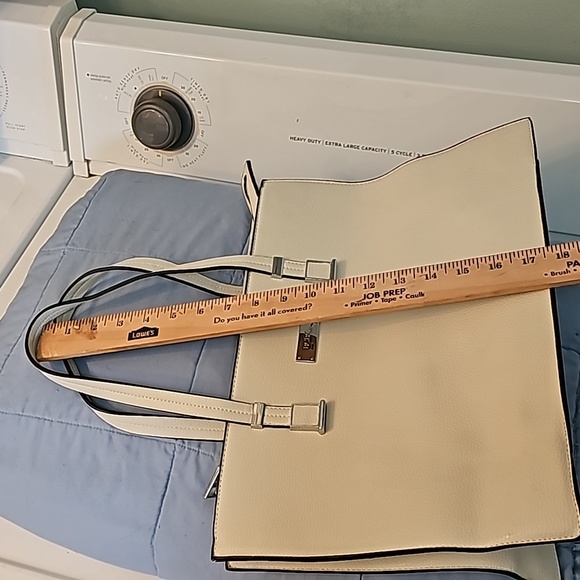 BCBG Paris Shoulder Purse with extra long strap. Zippered closure, Cream color. - Picture 10 of 11